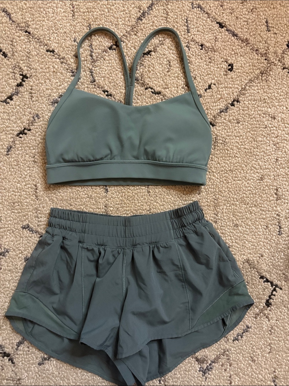 Lululemon set size 4